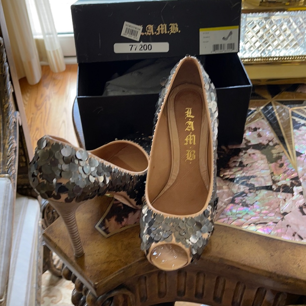 Vintage LAMB  shoes size 7M peep toe